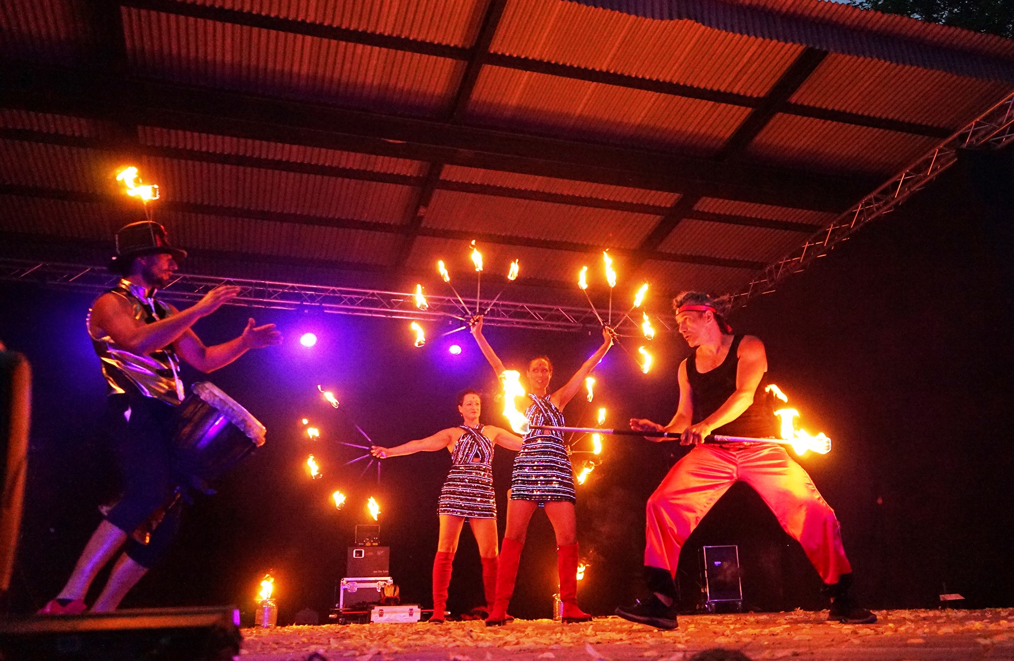 Ohňová šou – fire & pyro performance, tanec s ohňom