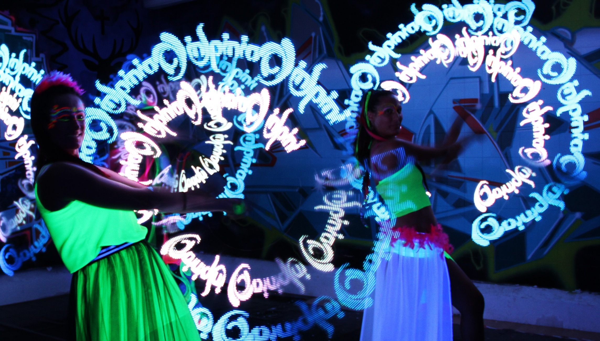 Svetelná šou – LED show, UV light show, drone show